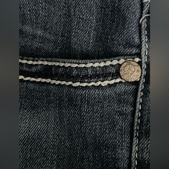 LIKE NEW Levi’s 10 Regular Levi’s 5-pocket boot cut medium wash blue denim jeans - Picture 7 of 13